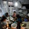 Điêu khắc tượng phật bằng đá cẩm thạch ở làng Sagyin Myanmar