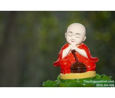 Tượng Chú Tiểu Đi Thuyền Lá Sen